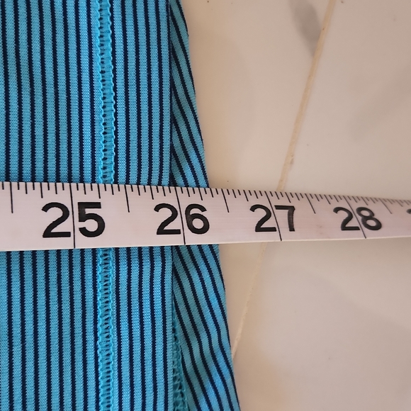 Under Armour Turquoise Small Petite Long Sleeves Athletic Heat Gear Top - Picture 9 of 9